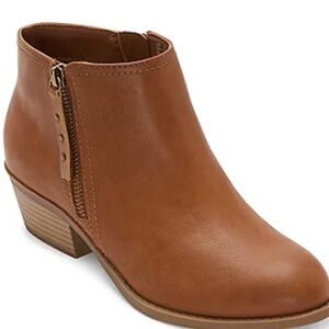 Arizona Jeans Co Camino Booties, in color Cognac, Size “7 Medium”